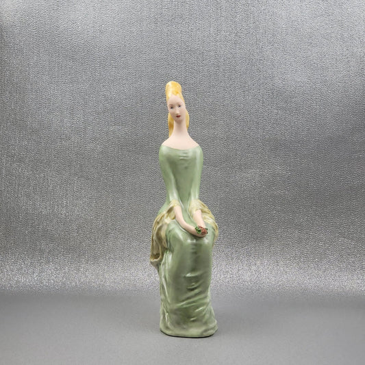 Porcelain figurine "In dance classes" by Royal Dux Bohemia.