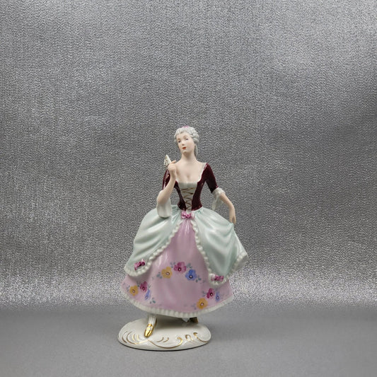 Porcelain figurine "Lady with a fan" by Royal Dux Bohemia.