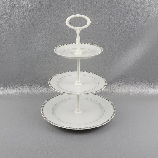 The porcelain 3-tier serving platter by Thun 1794 a.s.. Diameter 14/19/25 cm.