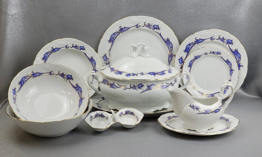 The porcelain dinner set for 6 persons, Tulip, "Violet tulip" by Thun 1794 a.s.