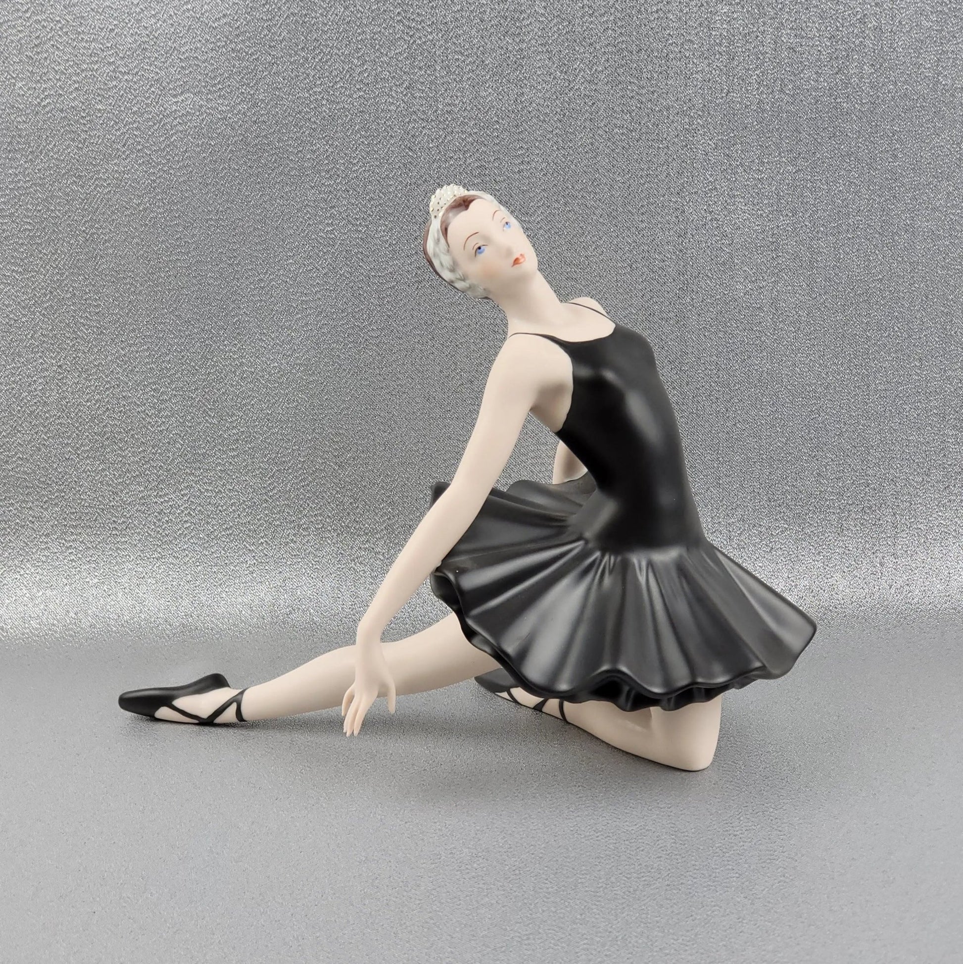LLADRÓ My Dance Class Ballet Figurine. Black. Porcelain Ballerina Figure.