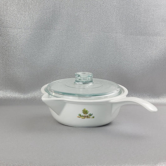 Porcelain Oven-to-Table Casserole Dish With Lid and Handle. Thun 1794 a.s.