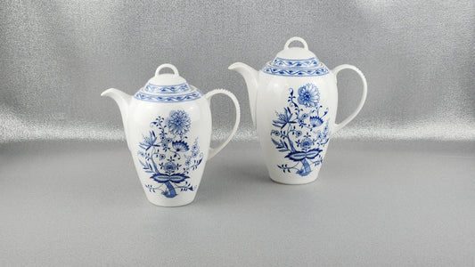 The Porcelain Coffee Pot 0,9 ml., Saphyr, "Blue Onion" by Thun 1794 a.s.