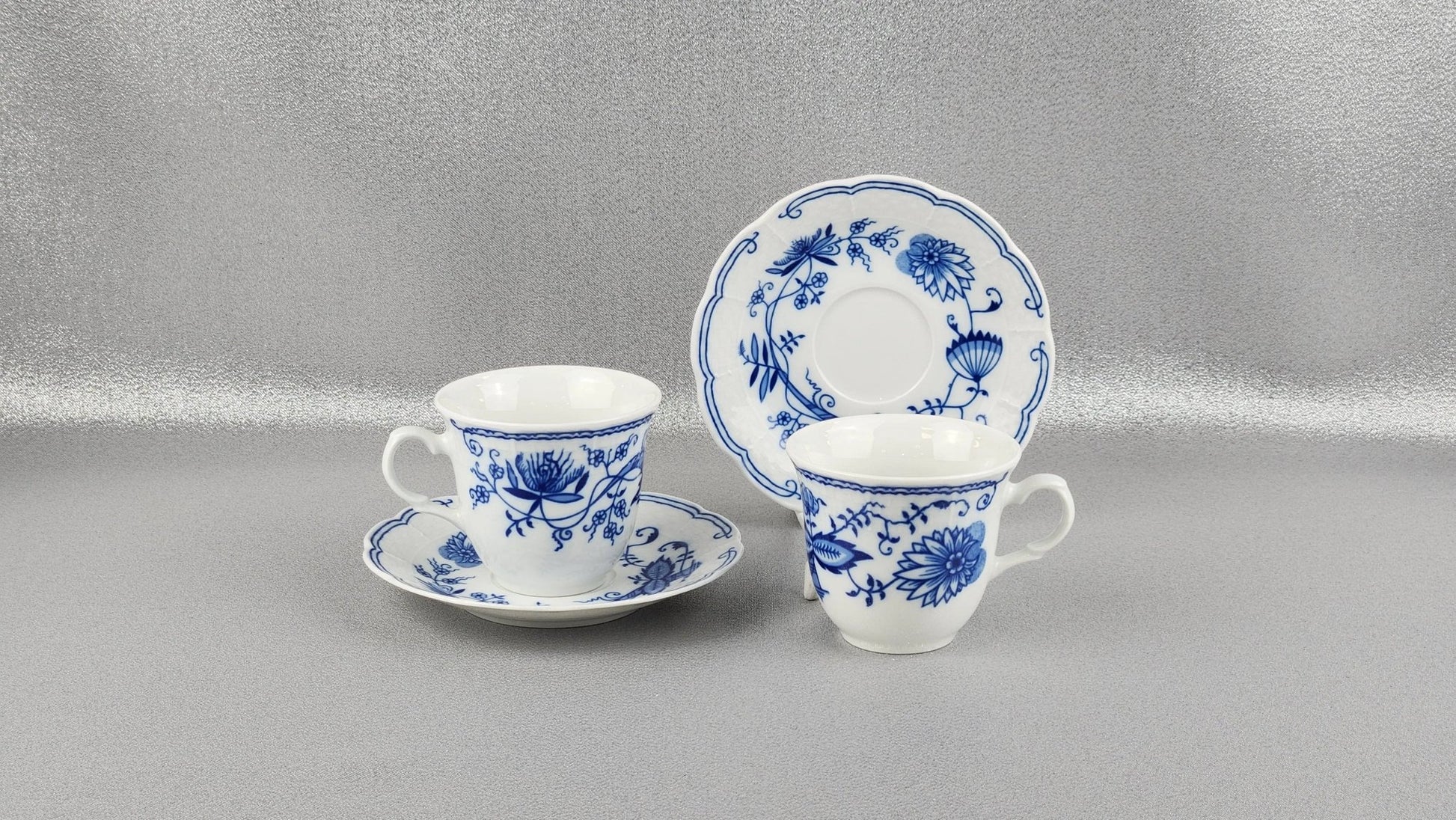 The porcelain tea set for 6 persons, Natalie, "Blue Onion" by Thun 1794 a.s..