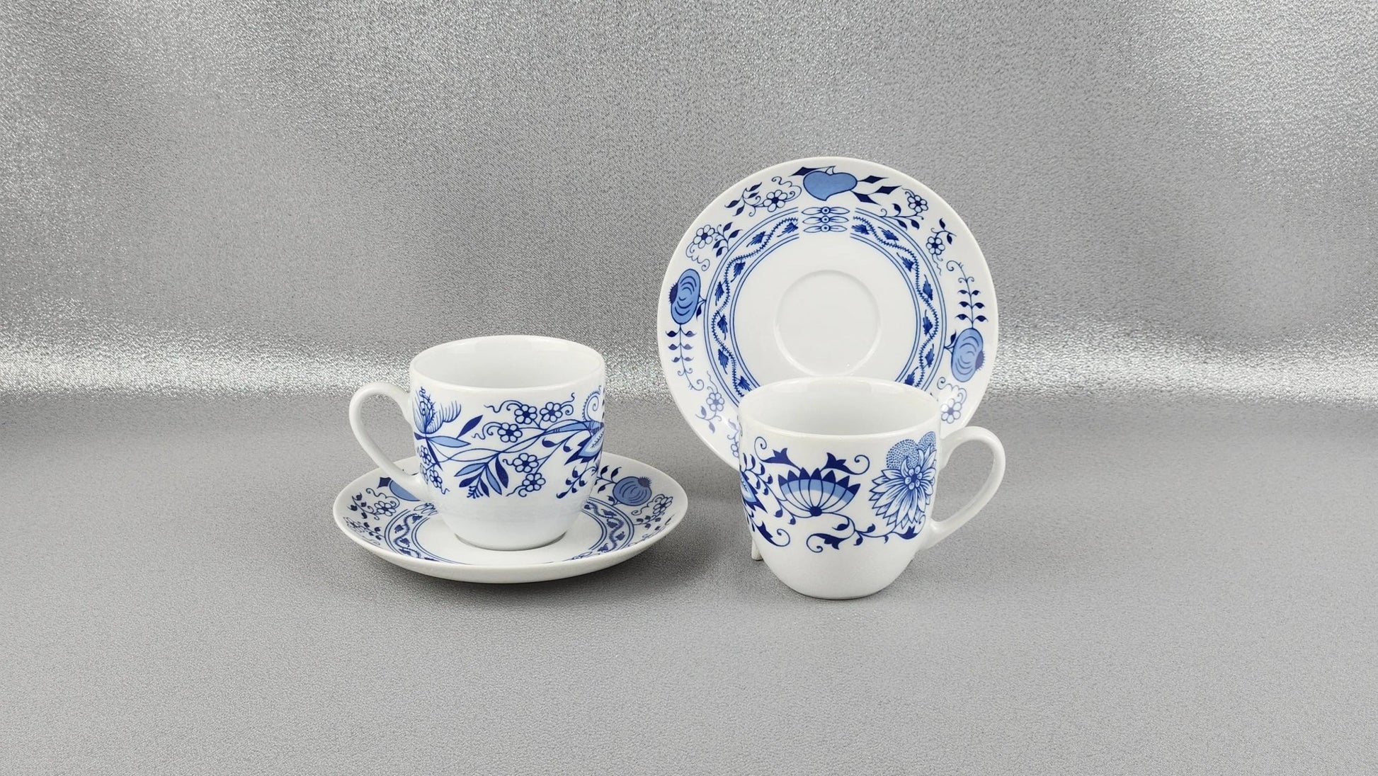 The porcelain tea set for 6 persons, Saphyr, "Blue Onion" by Thun 1794 a.s..