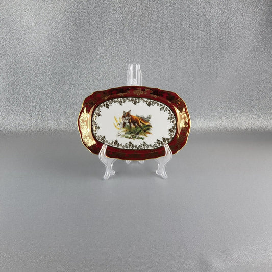 The small serving tray, "Hunting" (Fox) in red by Queens Crown. Size 21x 14 cm.